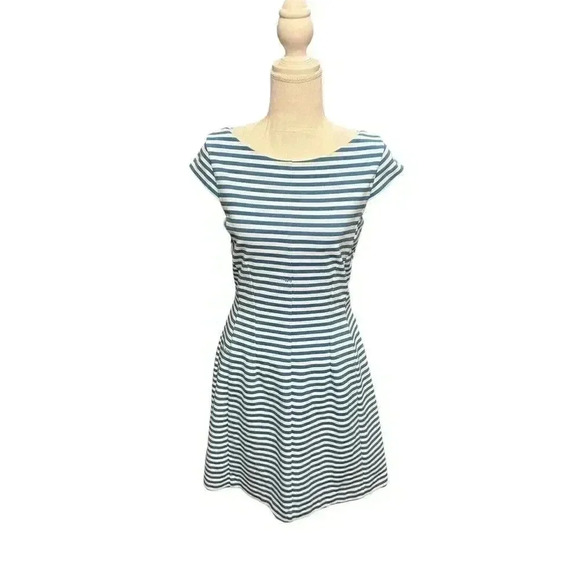 Lilly Pulitzer Briella Dress Blue Chin Chin Striped Flared Size Medium - Picture 2 of 9
